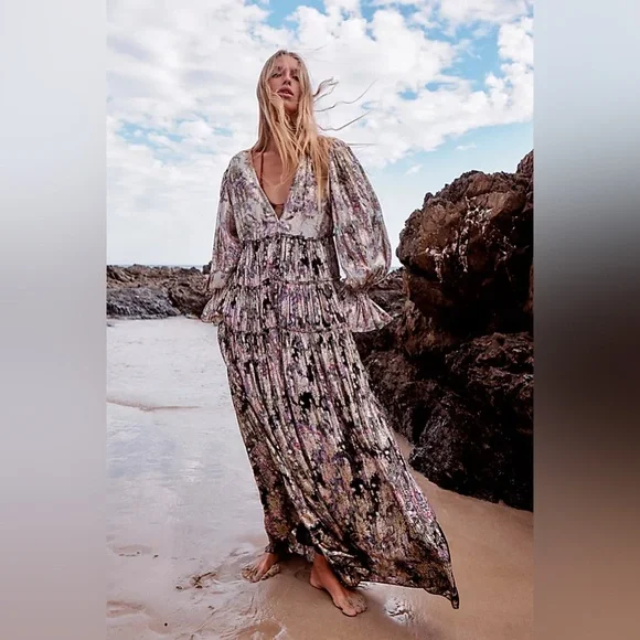 NWT! 🐚 Free People | ROCOCO SAND | Cara Metallic Floral V Neck Kaftan Small - Picture 7 of 11